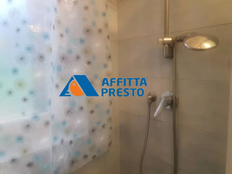 Immagine 28 di Camera in affitto  a Firenze