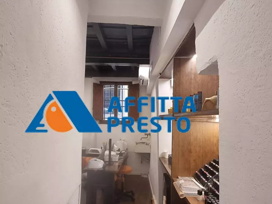 Immagine 6 di Negozio in affitto  a Firenze