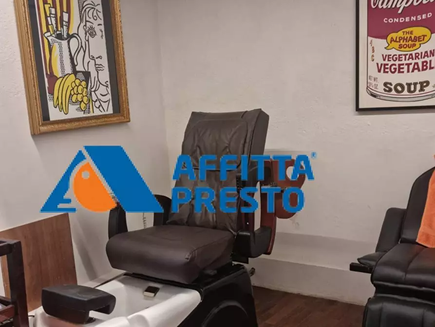Immagine 9 di Negozio in affitto  a Firenze