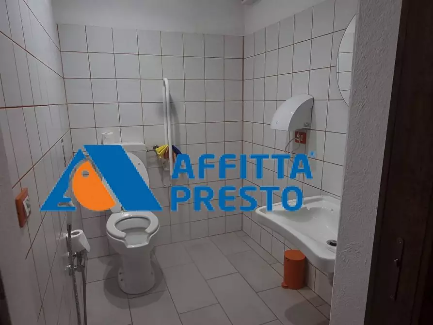Immagine 14 di Negozio in affitto  a Firenze