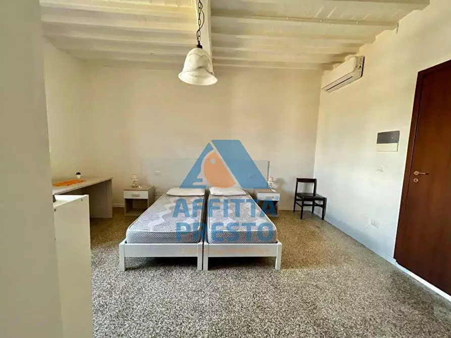 Immagine 3 di Camera in affitto  a Empoli