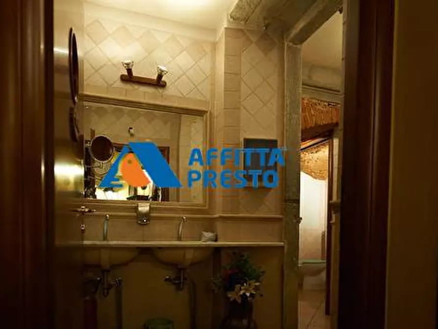 Immagine 12 di Attività commerciale in vendita  a Firenze
