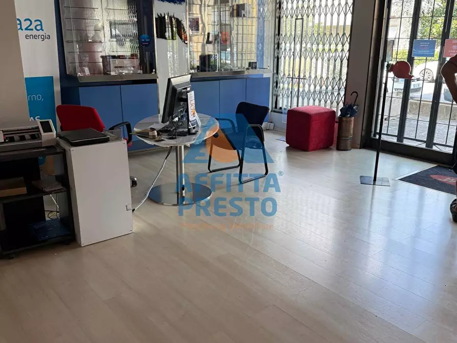 Immagine 2 di Attività commerciale in vendita  a Empoli