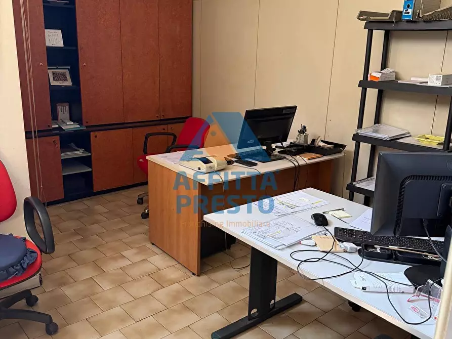 Immagine 5 di Attività commerciale in affitto  a Empoli