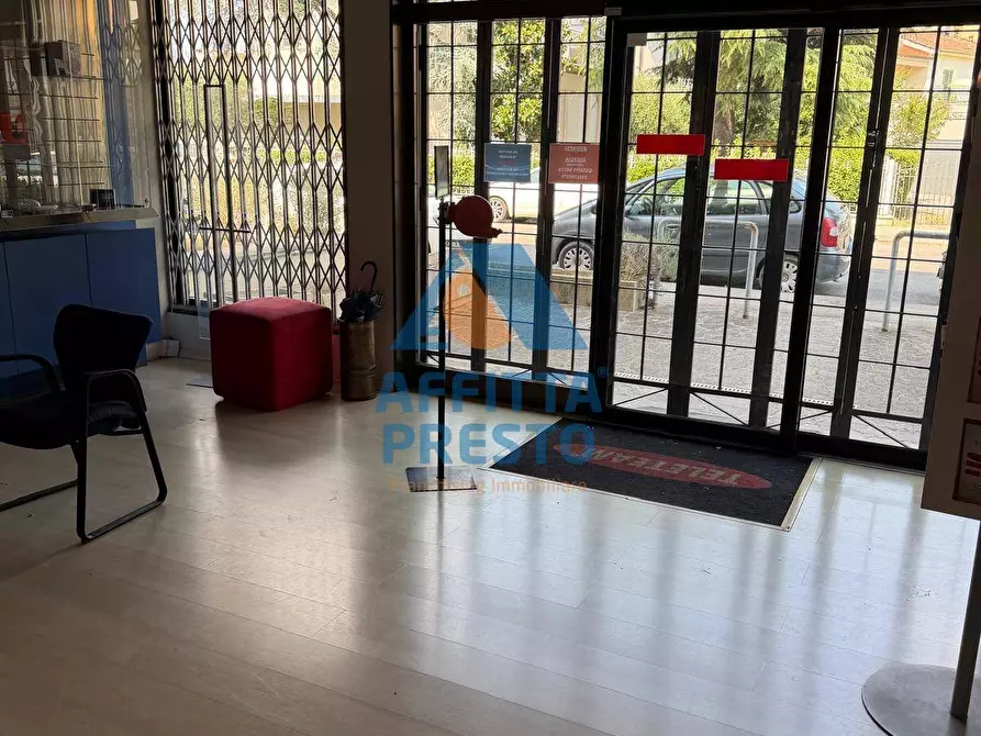 Immagine 8 di Attività commerciale in affitto  a Empoli