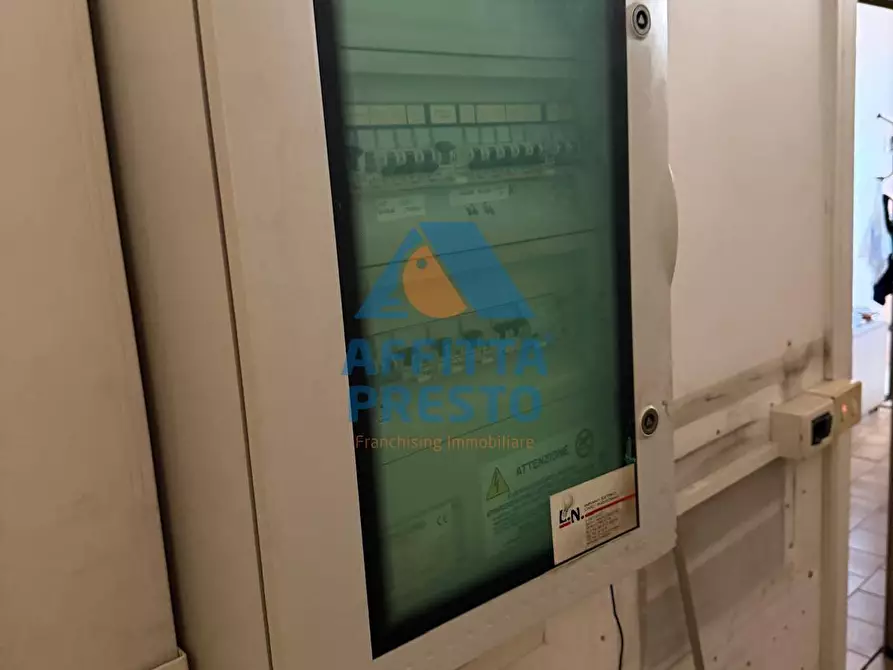Immagine 9 di Attività commerciale in affitto  a Empoli