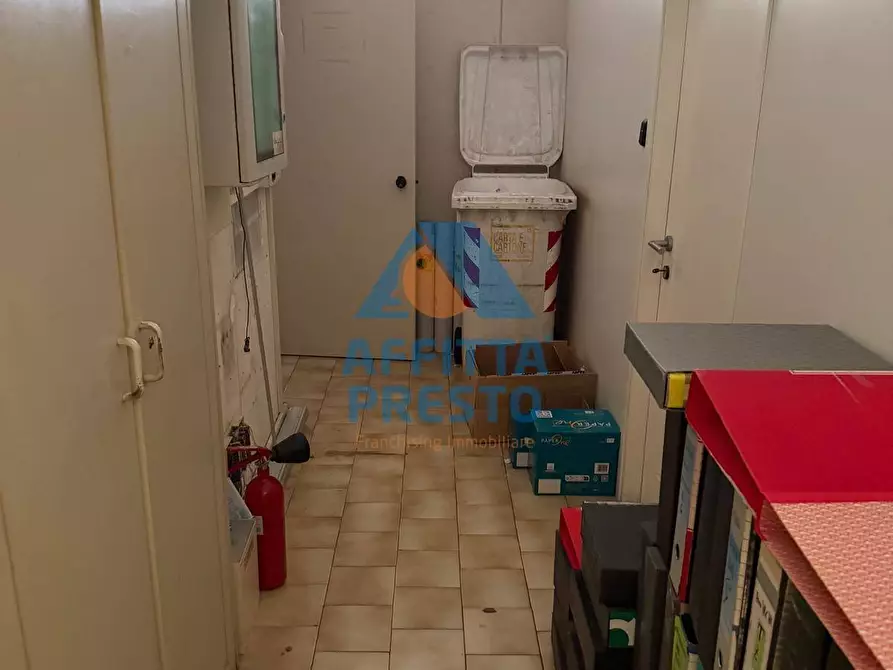 Immagine 10 di Attività commerciale in affitto  a Empoli