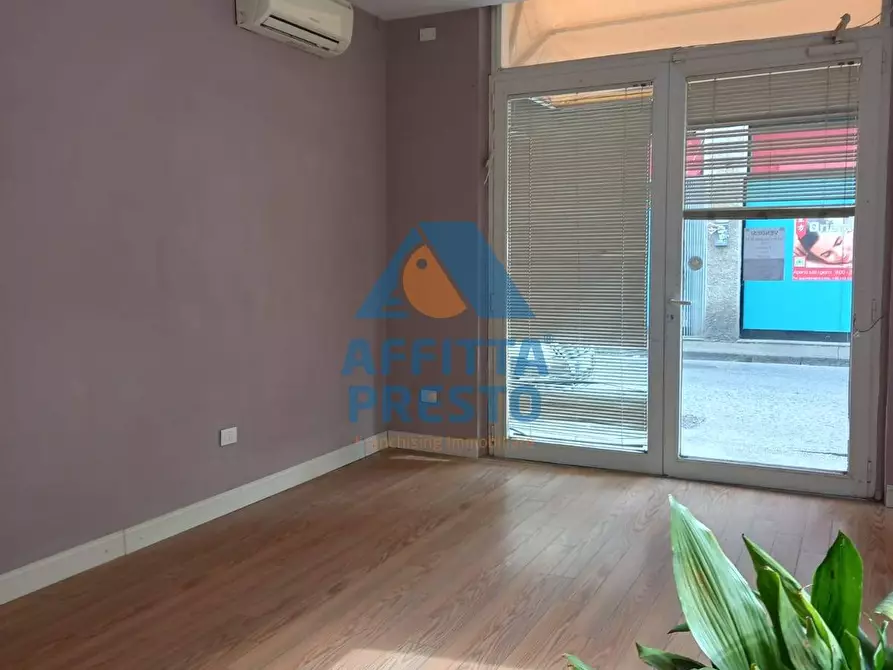 Immagine 6 di Attività commerciale in vendita  a Empoli
