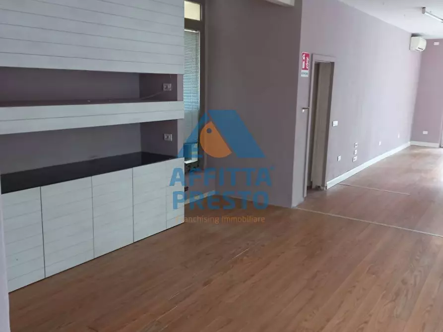 Immagine 2 di Attività commerciale in vendita  a Empoli