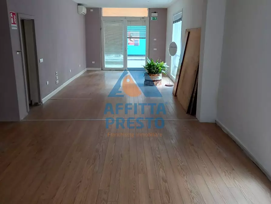 Immagine 10 di Attività commerciale in vendita  a Empoli
