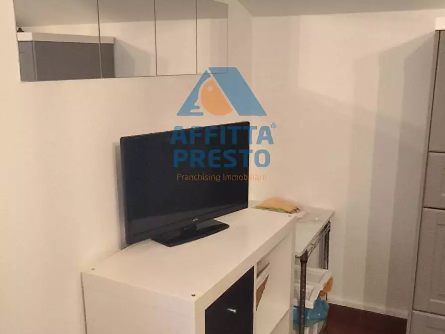 Immagine 4 di Camera in affitto  a Empoli