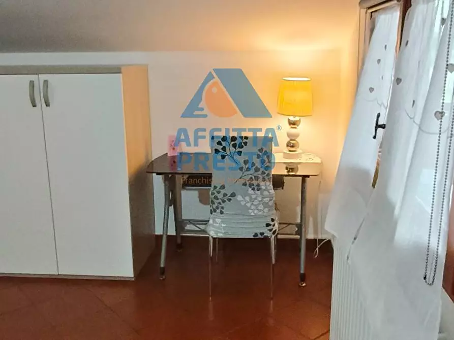Immagine 13 di Camera in affitto  a Empoli