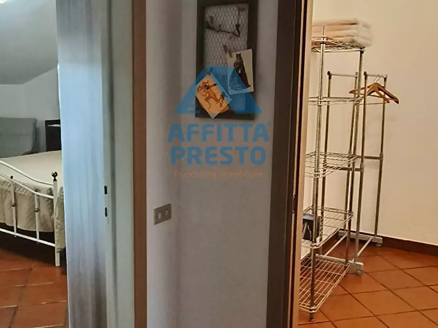 Immagine 27 di Camera in affitto  a Empoli