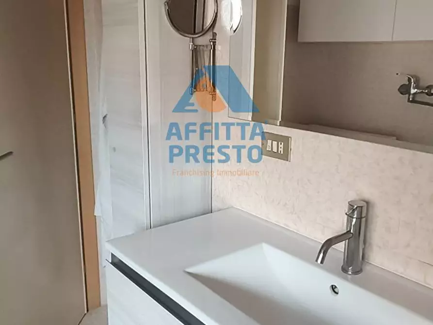 Immagine 28 di Camera in affitto  a Empoli