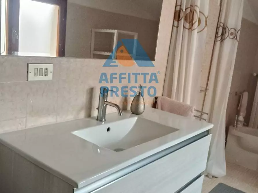 Immagine 31 di Camera in affitto  a Empoli