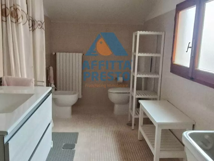 Immagine 32 di Camera in affitto  a Empoli