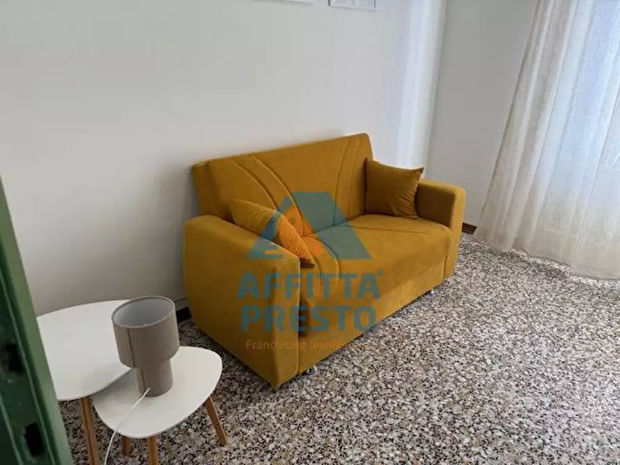 Immagine 17 di Camera in affitto  a Empoli