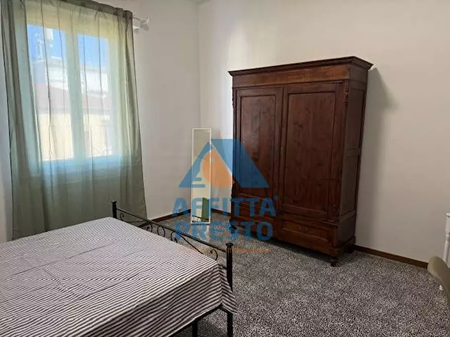 Immagine 19 di Camera in affitto  a Empoli