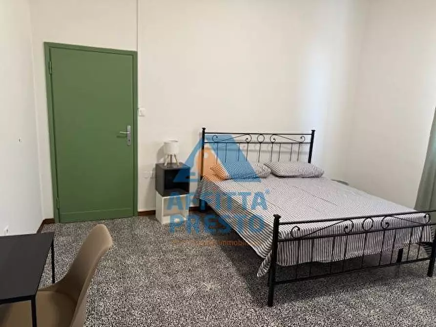 Immagine 21 di Camera in affitto  a Empoli