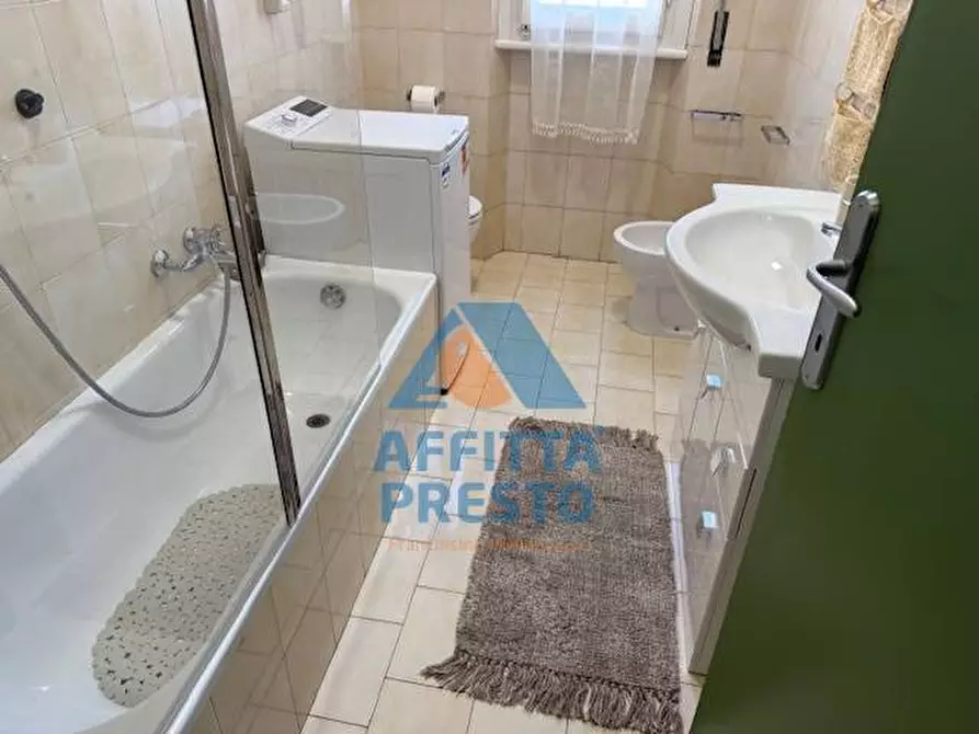 Immagine 24 di Camera in affitto  a Empoli