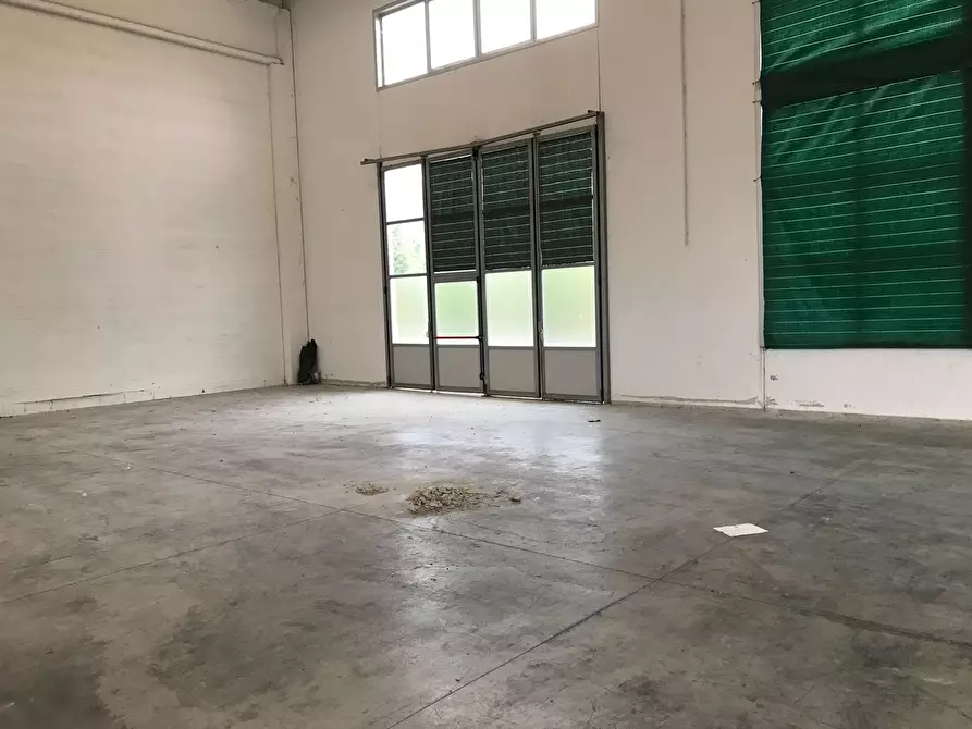 Immagine 2 di Capannone industriale in affitto  a Poggibonsi