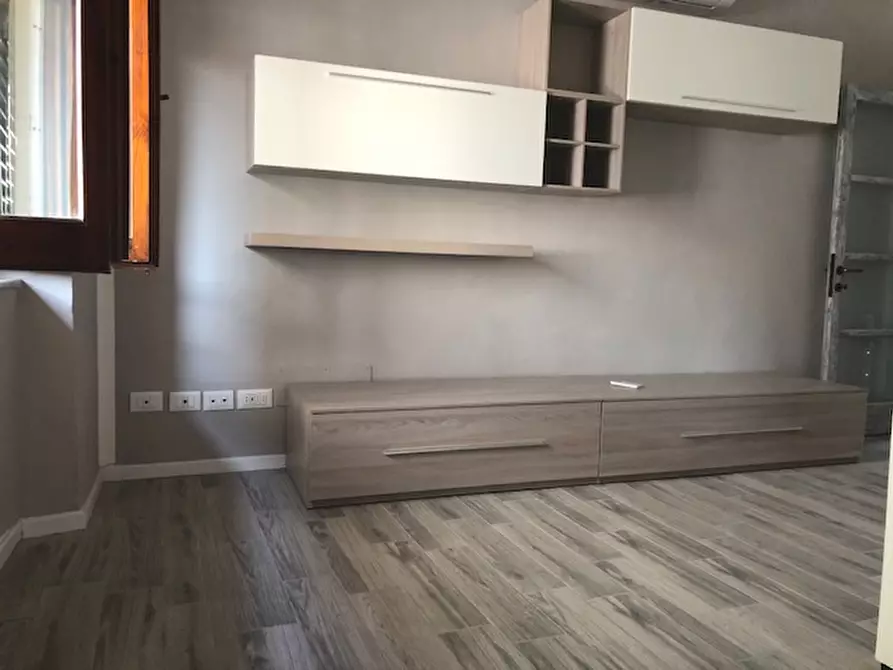 Immagine 11 di Appartamento in affitto  a Empoli