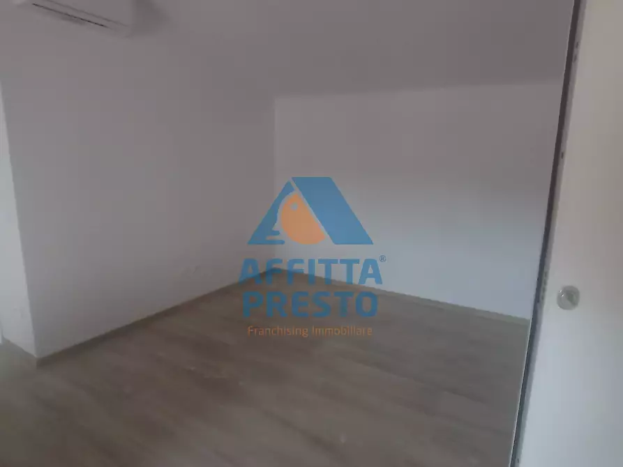 Immagine 2 di Attico in affitto  a Capraia E Limite