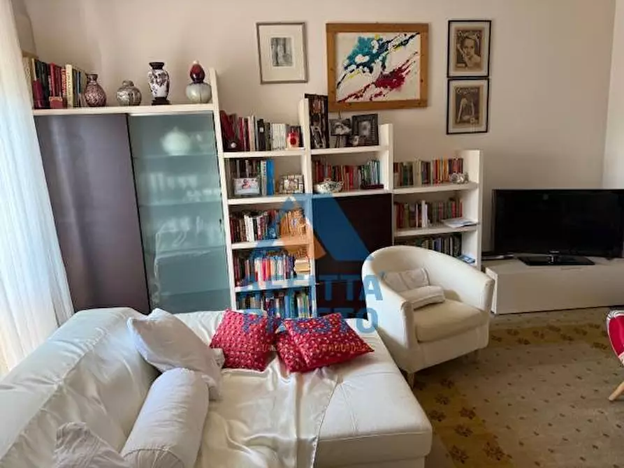 Immagine 5 di Camera in affitto  a Empoli