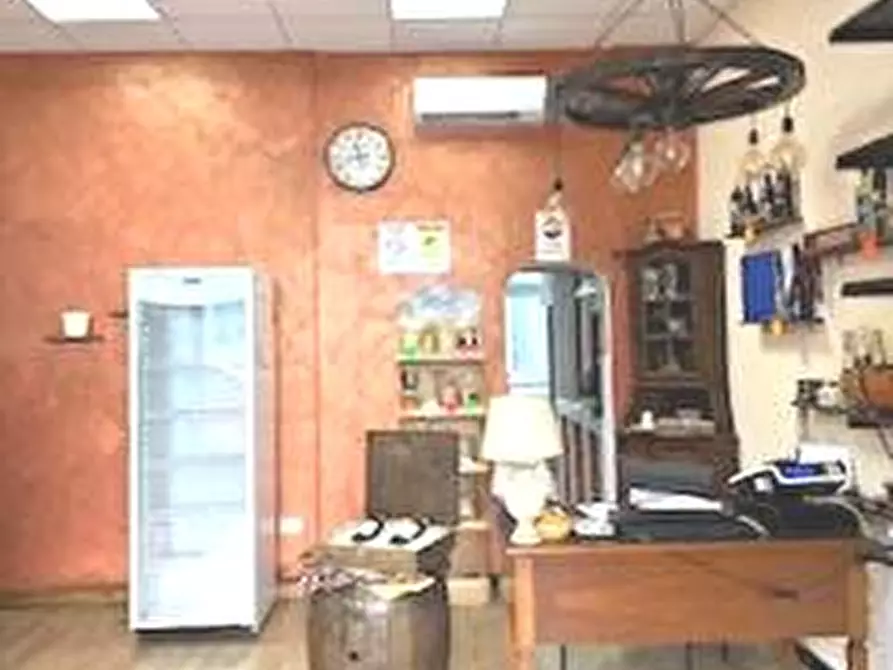 Immagine 5 di Attività commerciale in vendita  in Via Vincenzo Lancia 95 a Torino