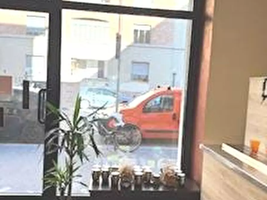 Immagine 4 di Attività commerciale in vendita  in Via Vincenzo Lancia 95 a Torino