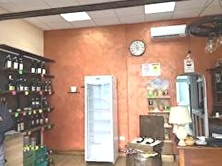 Immagine 6 di Attività commerciale in vendita  in Via Vincenzo Lancia 95 a Torino