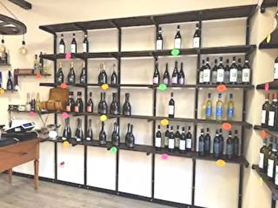 Immagine 2 di Attività commerciale in vendita  in Via Vincenzo Lancia 95 a Torino