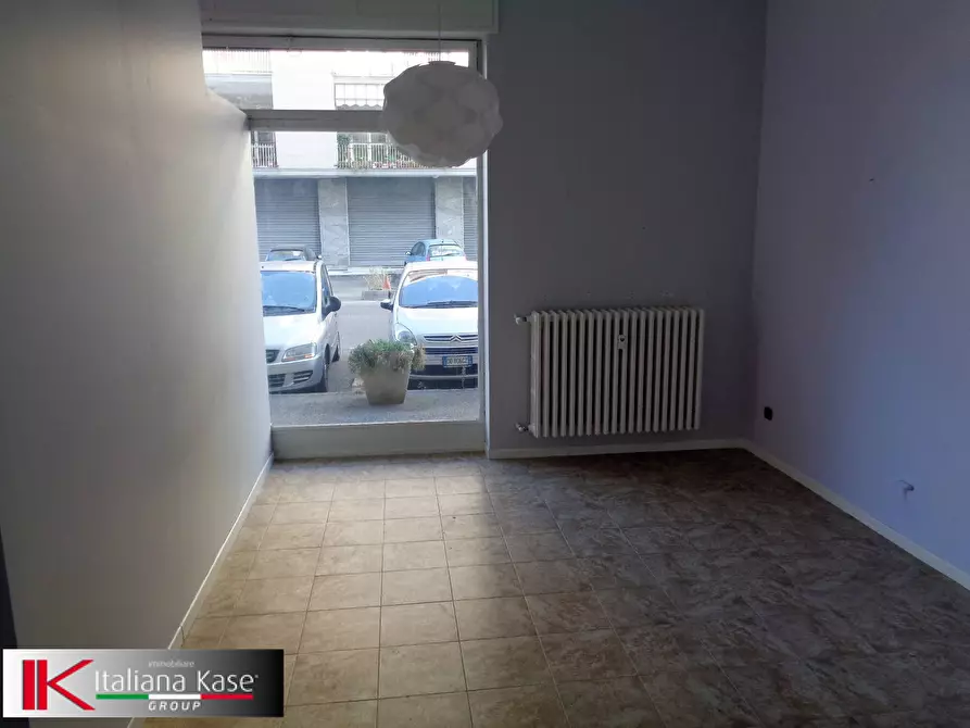 Immagine 3 di Locale commerciale in vendita  in Via Volpiano a Brandizzo