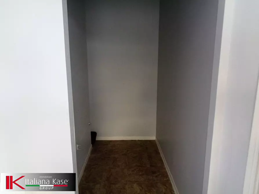 Immagine 4 di Locale commerciale in vendita  in Via Volpiano a Brandizzo