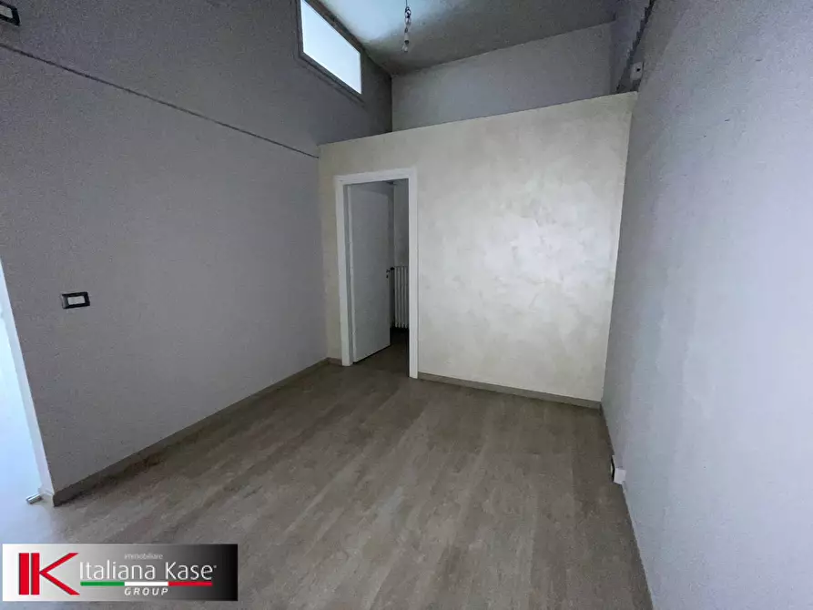 Immagine 8 di Negozio in affitto  in corso italia a Bruino