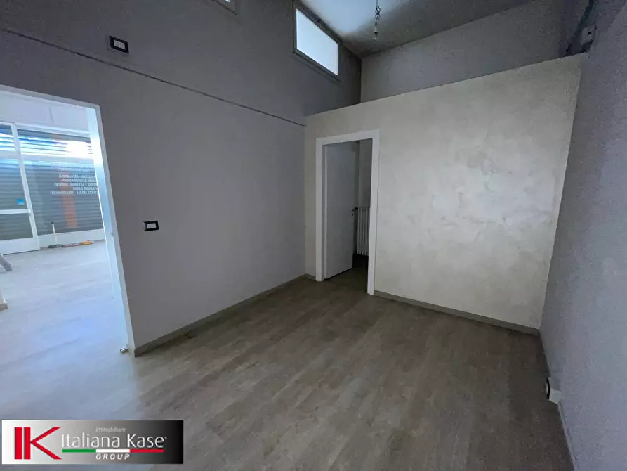 Immagine 4 di Negozio in affitto  in corso italia a Bruino