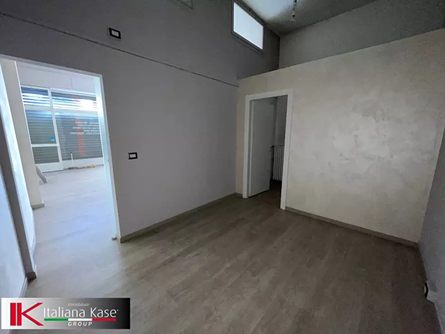 Immagine 24 di Negozio in affitto  in corso italia a Bruino