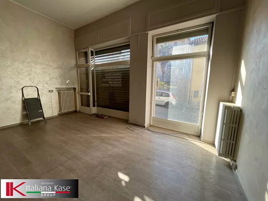 Immagine 26 di Negozio in affitto  in corso italia a Bruino