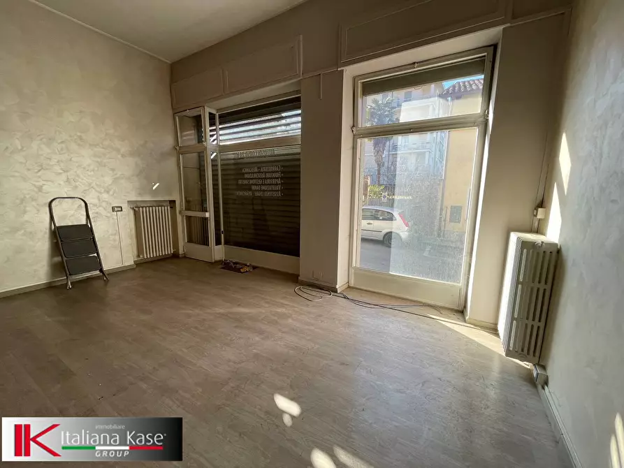 Immagine 27 di Negozio in affitto  in corso italia a Bruino