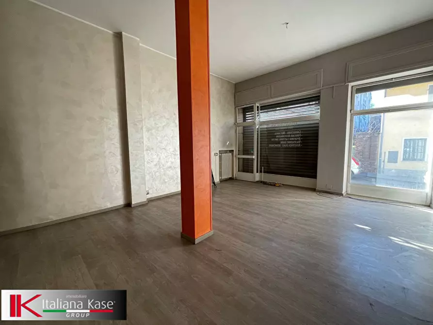 Immagine 28 di Negozio in affitto  in corso italia a Bruino