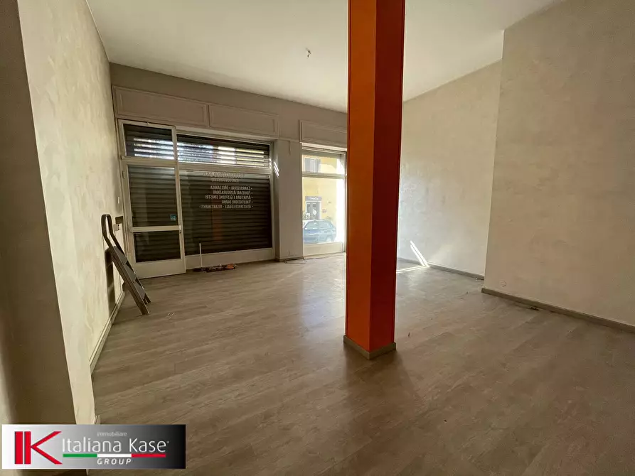 Immagine 29 di Negozio in affitto  in corso italia a Bruino