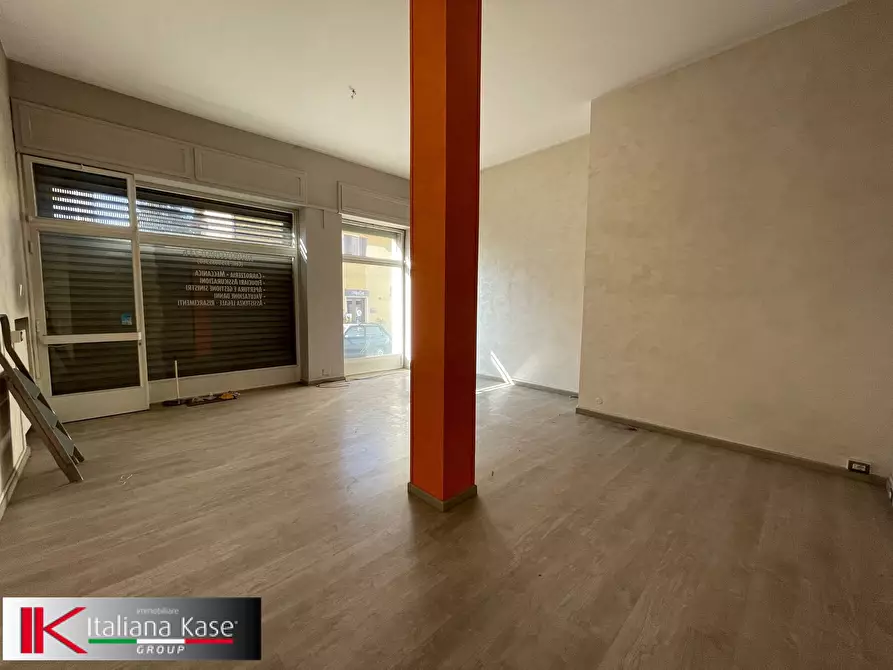 Immagine 2 di Negozio in affitto  in corso italia a Bruino