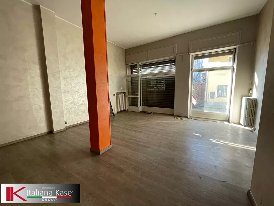 Immagine 30 di Negozio in affitto  in corso italia a Bruino