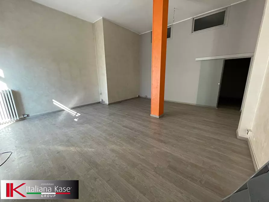 Immagine 31 di Negozio in affitto  in corso italia a Bruino