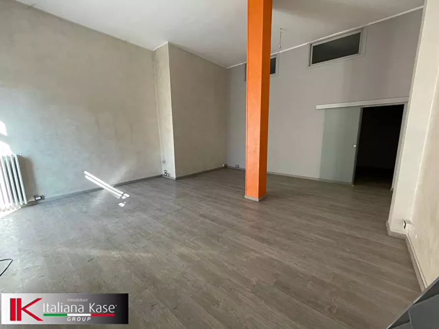 Immagine 32 di Negozio in affitto  in corso italia a Bruino