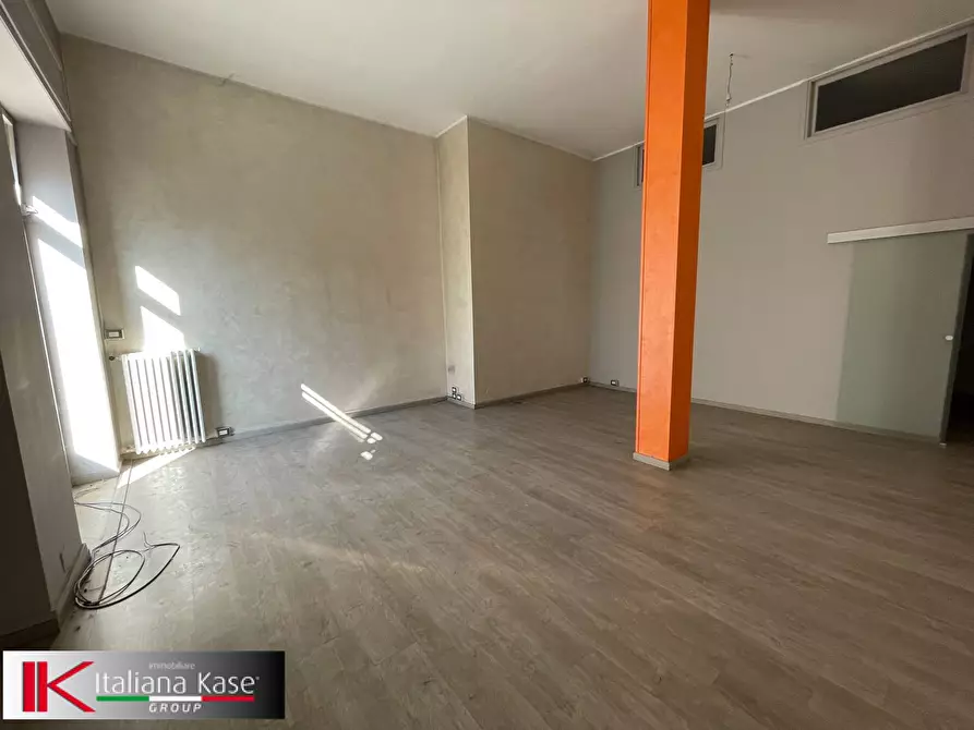 Immagine 33 di Negozio in affitto  in corso italia a Bruino