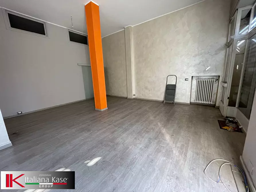Immagine 34 di Negozio in affitto  in corso italia a Bruino