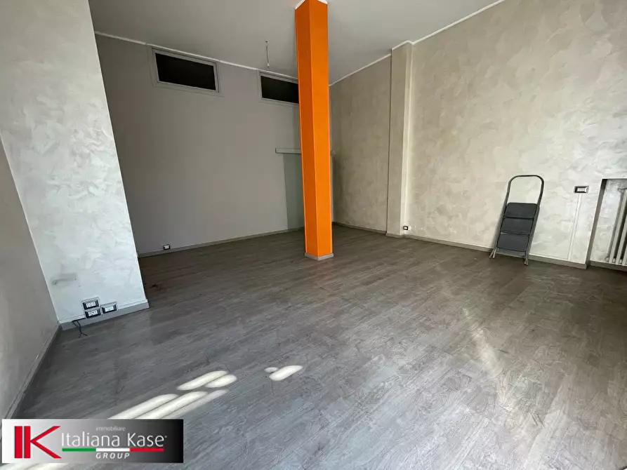 Immagine 35 di Negozio in affitto  in corso italia a Bruino