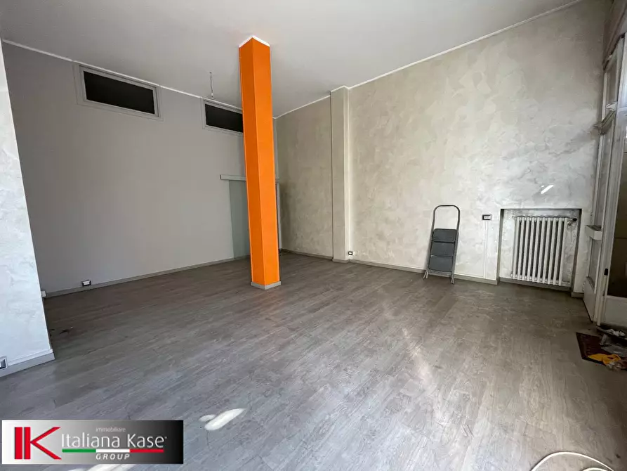 Immagine 12 di Negozio in affitto  in corso italia a Bruino