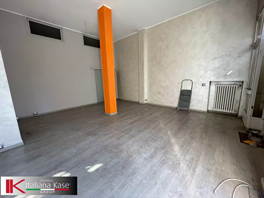Immagine 36 di Negozio in affitto  in corso italia a Bruino